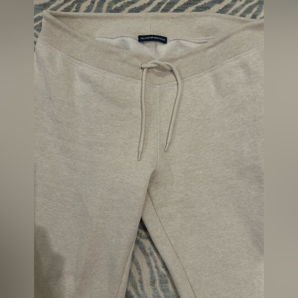 Brandy Melville Wide Leg Yoga Crème Color Sweatpants Raw Hem - Picture 7 of 9